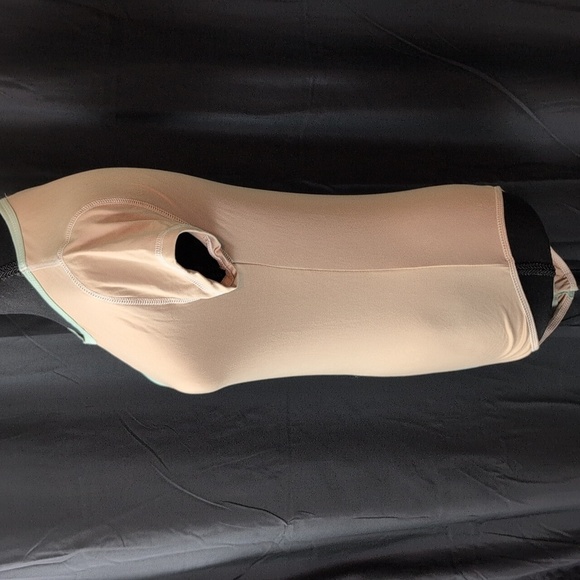 Rue21 Bodysuit Medium NWT - Picture 3 of 8